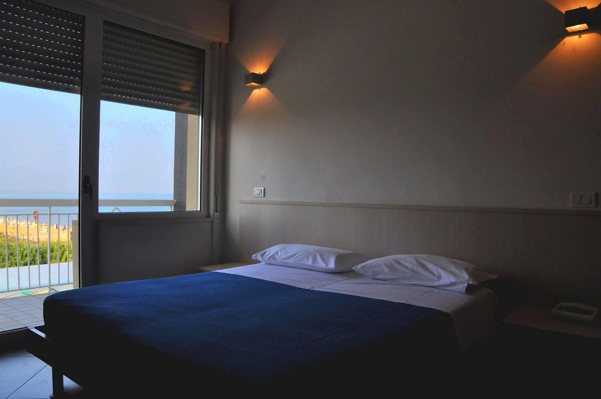 Albergo Riviera Spineta バッティパーリア エクステリア 写真