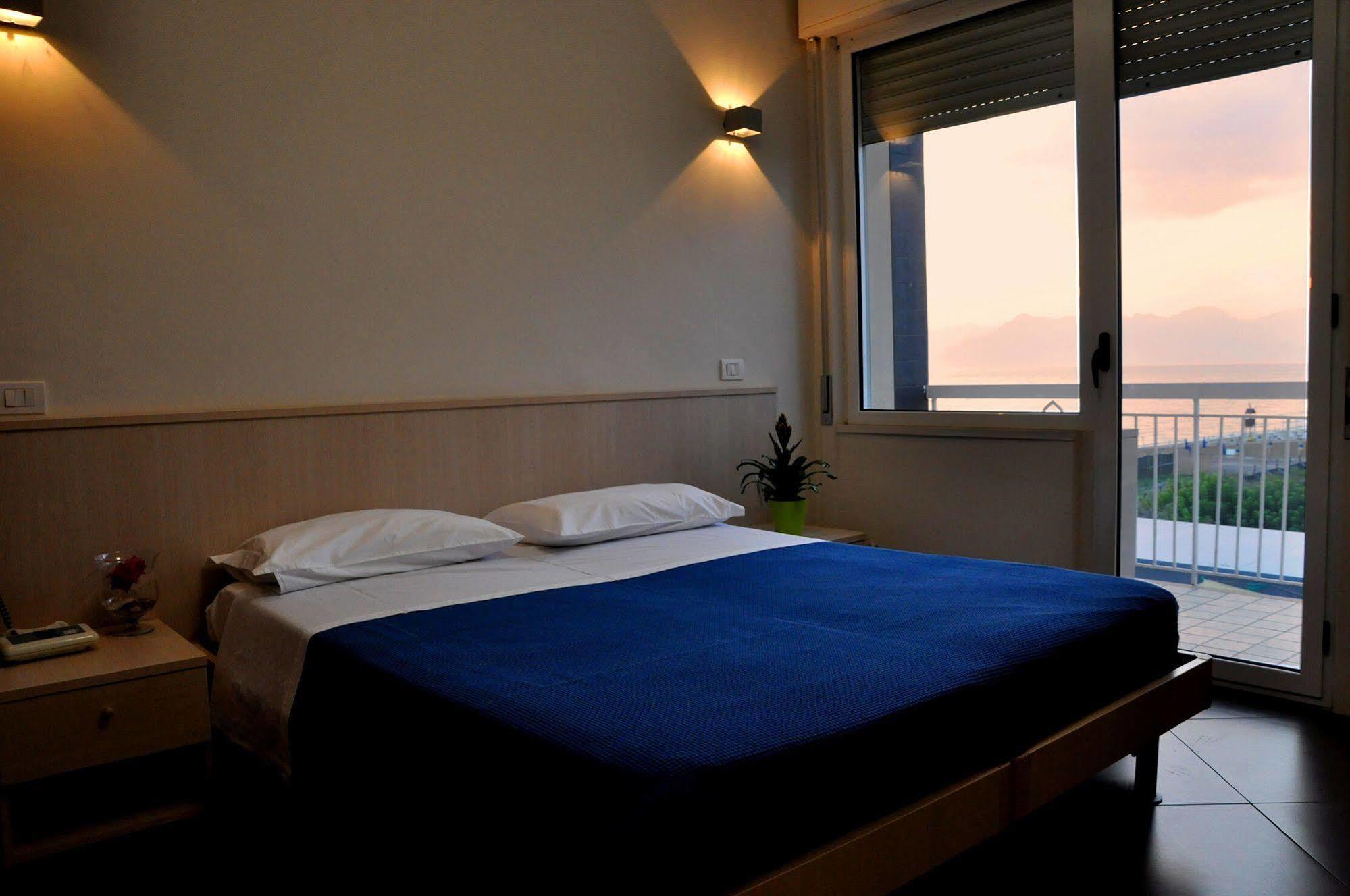 Albergo Riviera Spineta バッティパーリア エクステリア 写真