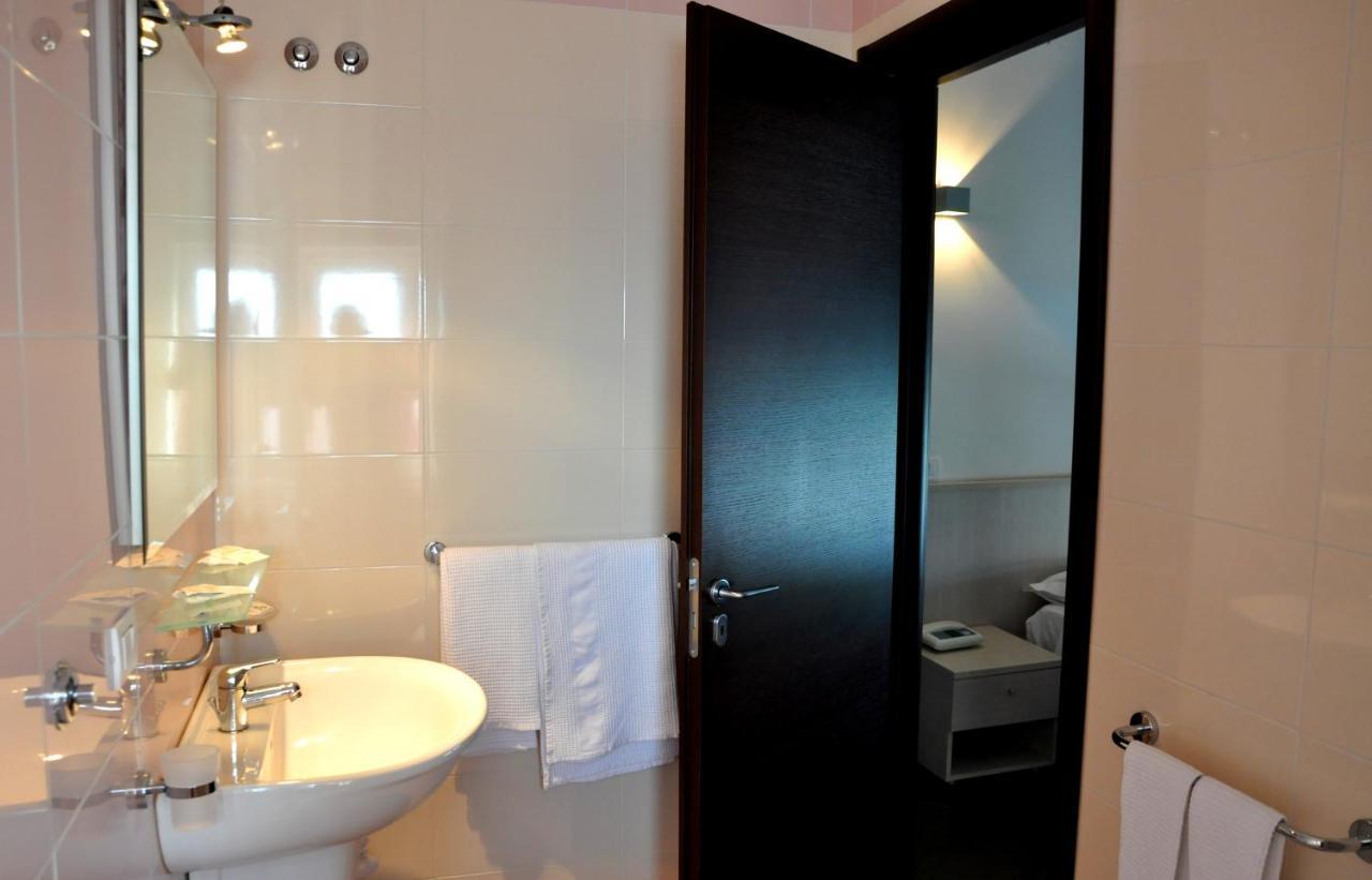 Albergo Riviera Spineta バッティパーリア エクステリア 写真